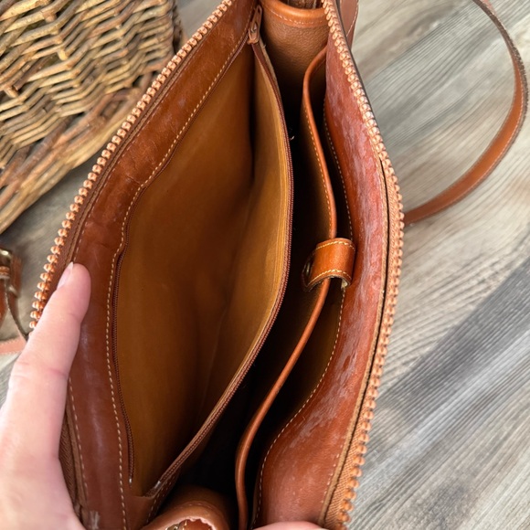 Vintage Dooney & Bourke All Weather Leather Crossbody Saddle Bag - Picture 5 of 9